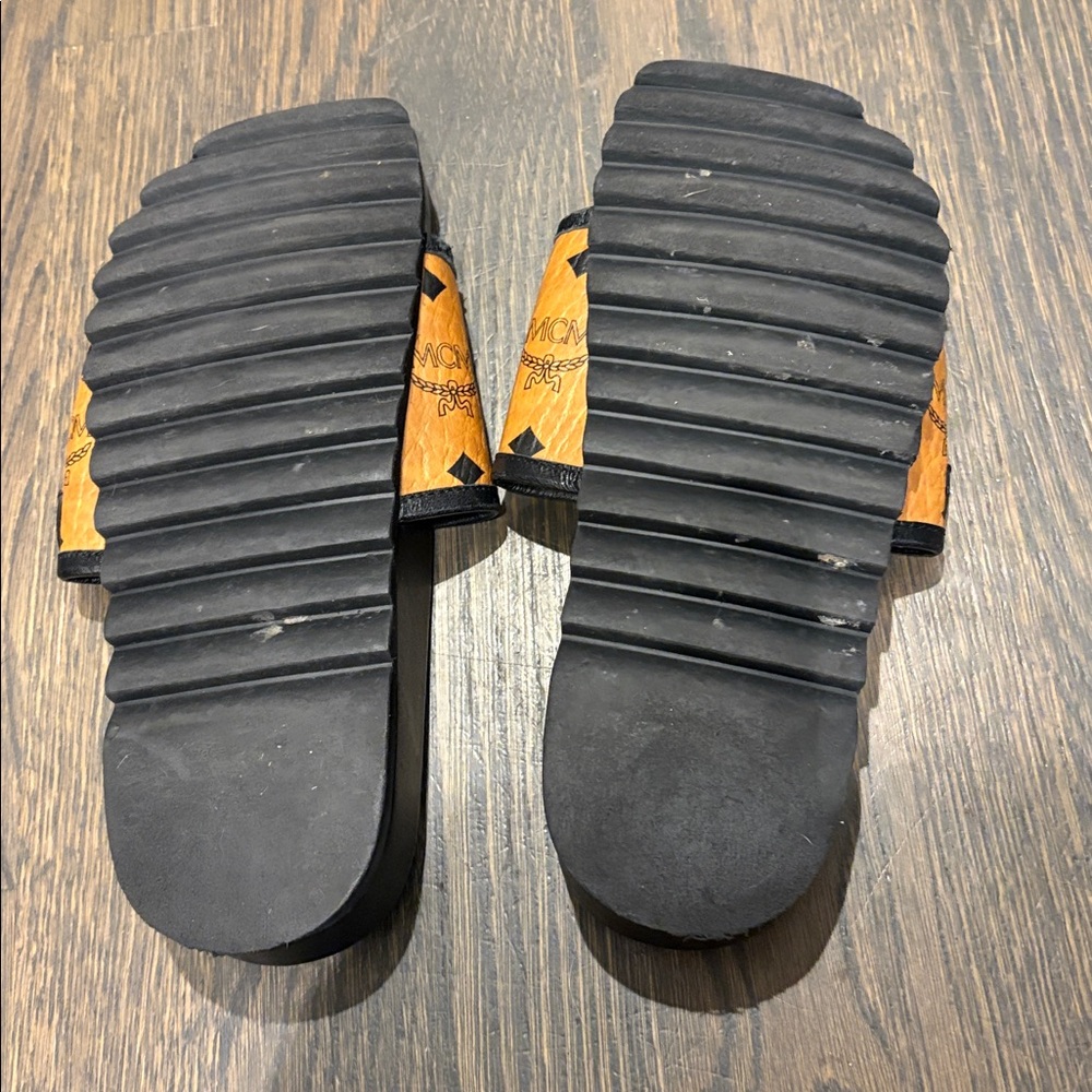 MCM Tan Slide Sandals pool rubber slides Korea size 39 women as is no rips - Picture 12 of 16